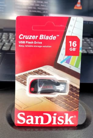 16 GB USB FLASH DRIVE